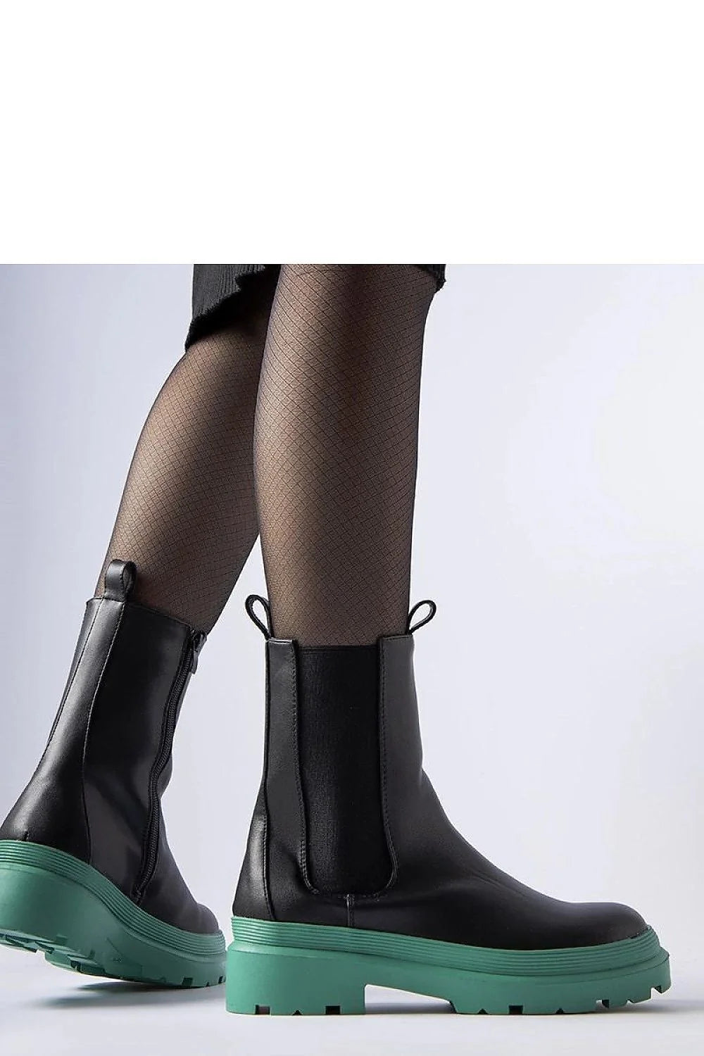 bottes montantes cuir noir semelle verte caoutchouc plateforme crantée bout rond fermeture éclair intérieure talon épais antidérapante languette urbain confortable