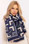 Écharpe pour femme en viscose et laine, motifs géométriques bleu marine et crème, longue et légère, franges subtiles, style moderne et élégant