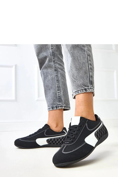 baskets basses femme retrosport profilée lacets cuir suédé écologique noir blanc contrasté matelassé coutures apparentes semelle caoutchouc antidérapante confort