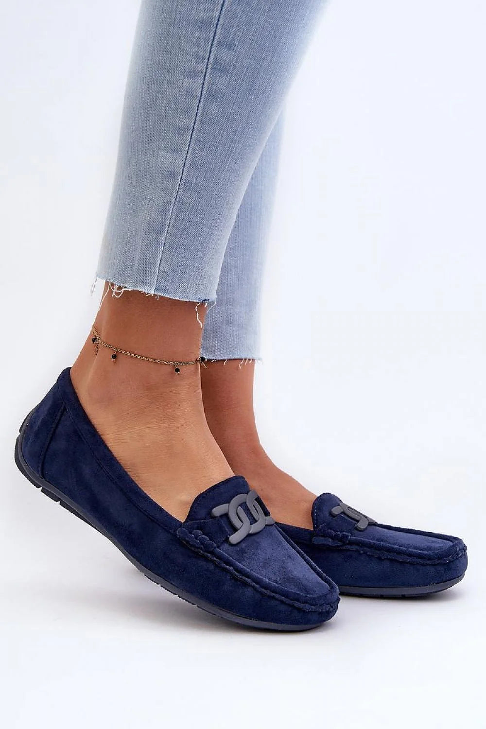 Mocassins pour femmes élégants en cuir suédé bleu marine détails chaîne style intemporel confortable