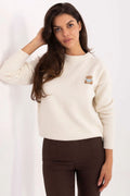 pull femme maille douce duveteuse col rond manches longues coupe droite longueur taille écru appliqué ourson brodé bleu casual chic