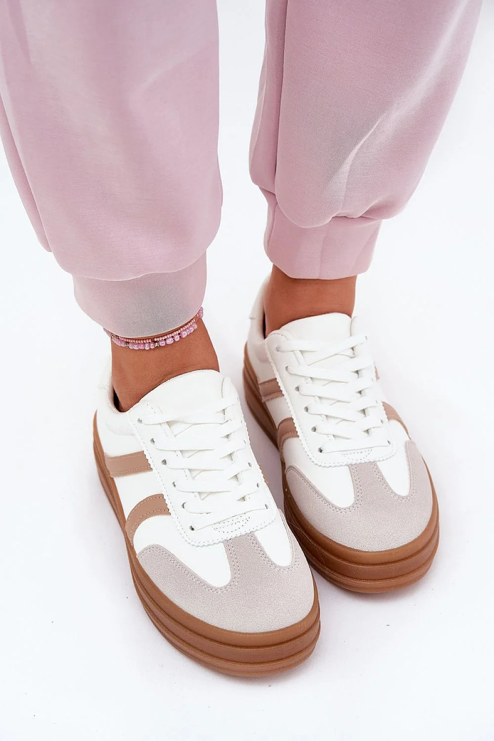 Chaussures de sport pour femmes en cuir écologique style moderne plateforme confortable sneakers tendance