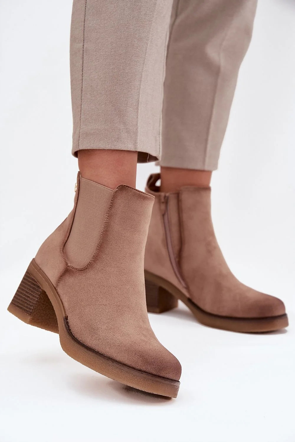 bottines femme suédine écologique taupe chelsea cheville panneau élastique fermeture éclair doublure chaude talon bloc moyen semelle antidérapante