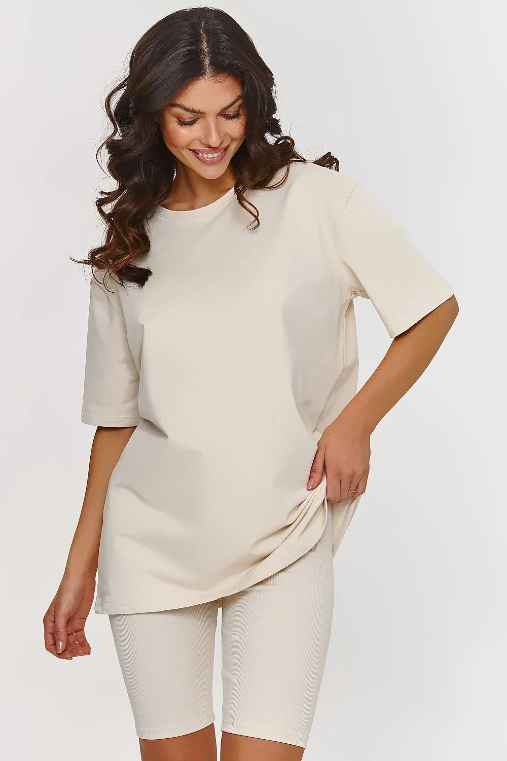 Ensemble pour femme Makadamia t-shirt oversized coton court ajusté style décontracté moderne beige clair