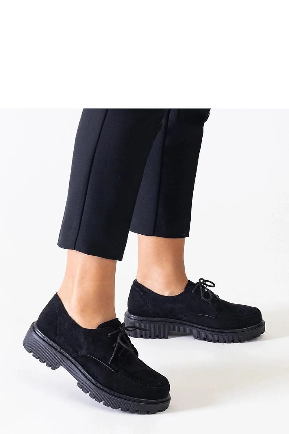 Chaussures basses pour femme en suède noir design moderne décontracté coupe derby lacets noirs semelle caoutchouc