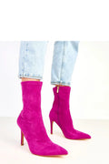 bottines suédé rose fuchsia bout pointu talon pilier haut tige dix sept centimètres fermeture éclair latérale doublure douce semelle synthétique