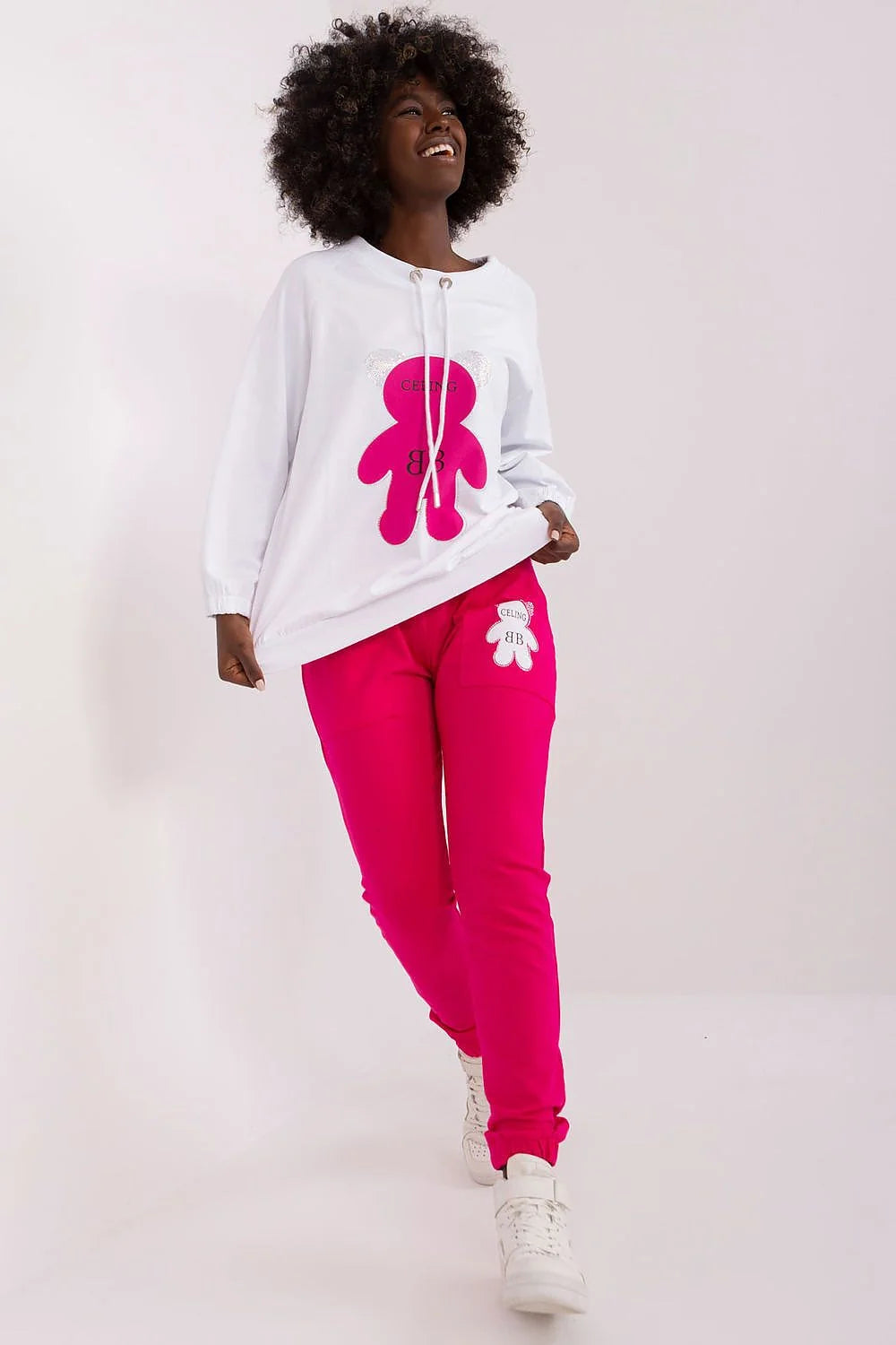 Sweatshirt et pantalon de jogging en coton ourson rose fuchsia motif décoration femme style moderne confortable