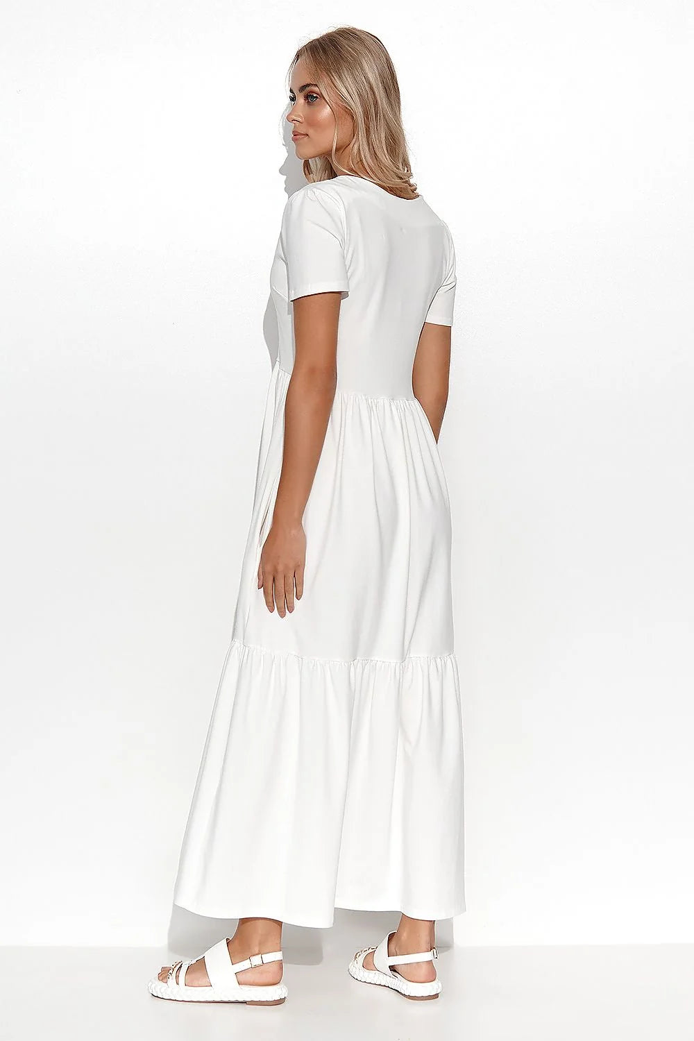 robe longue blanche fluide manches courtes col V bohème taille empire jupe volants poches latérales légère drapée chevilles cintrée confortable
