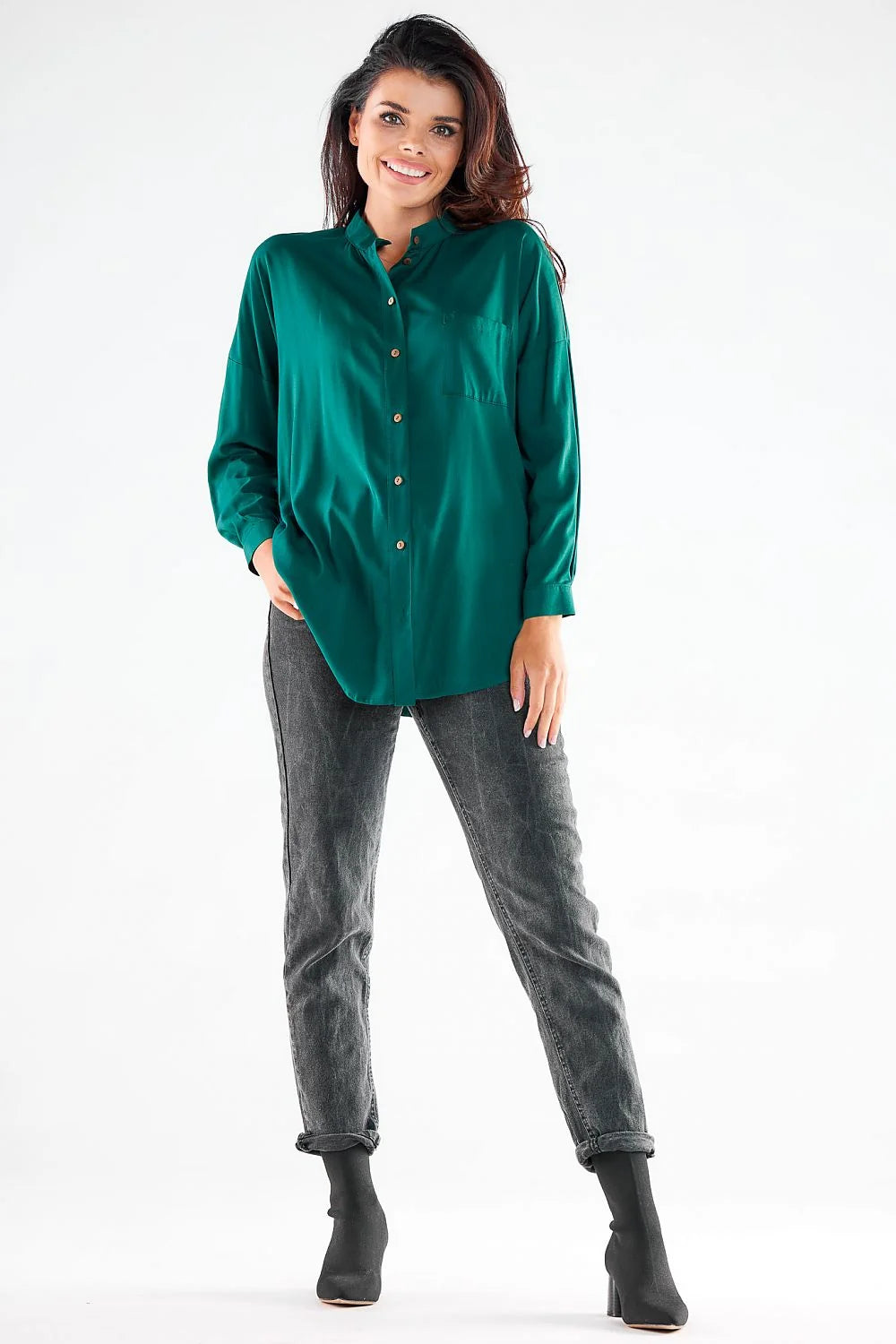 Chemise manche longue awama femme style classique élégance intemporelle coupe ample matières douces confort tailles variées