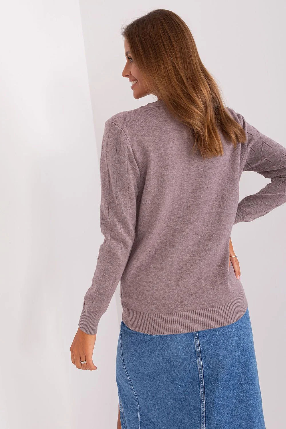 Pull pour femmes design épuré motif géométrique coton doux manches longues col rond coupe ajustée couleur taupe mode moderne