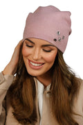 Bonnet pour femme élégant en maille rose poudré style moderne pierres incrustées coupe ajustée hiver 2023