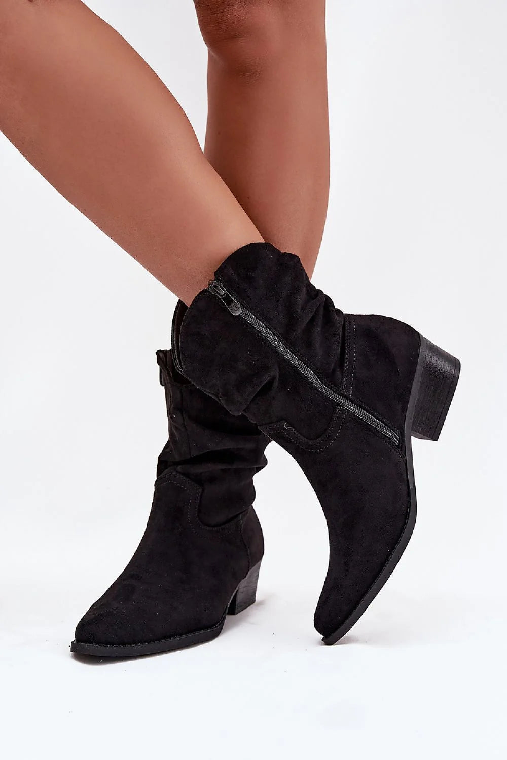 bottines femme suédine écologique noir tige froncée bout pointu talon bloc moyen confort stabilité fermeture éclair surpiqûres décoratives