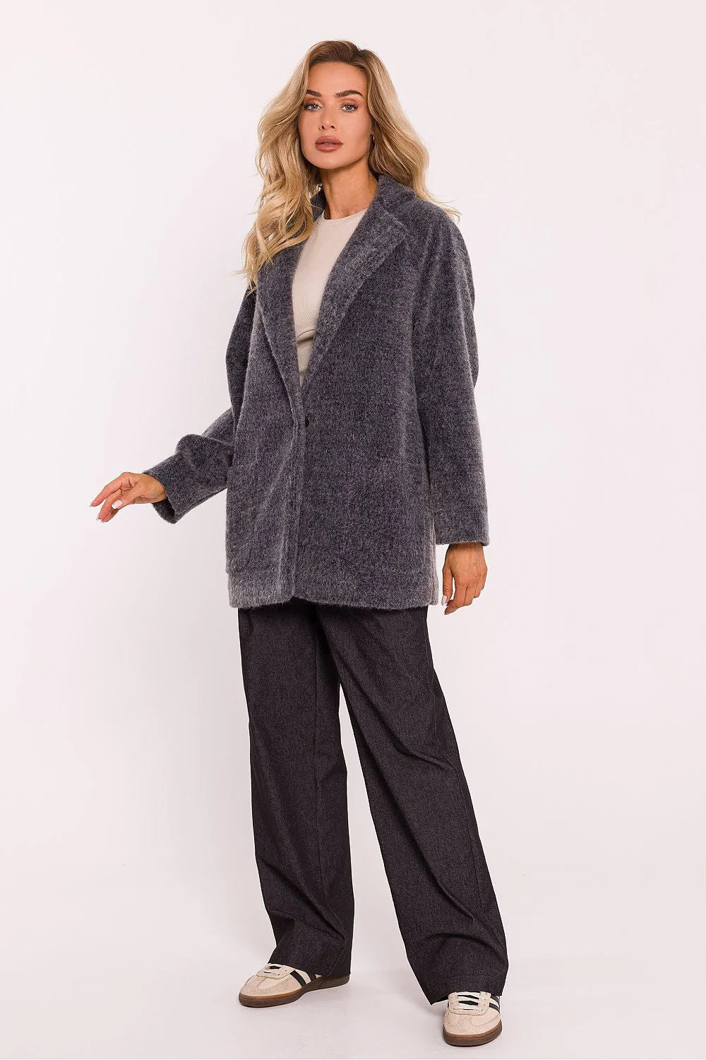 Manteau pour femme en peluche style ours, coupe oversize, fermeture pression, poches, doublure intérieure, conçu en Pologne