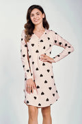 Chemise de nuit femme rose pâle imprimée cœurs noirs manches longues encolure V boutons-pression tissu doux cadeau idéal