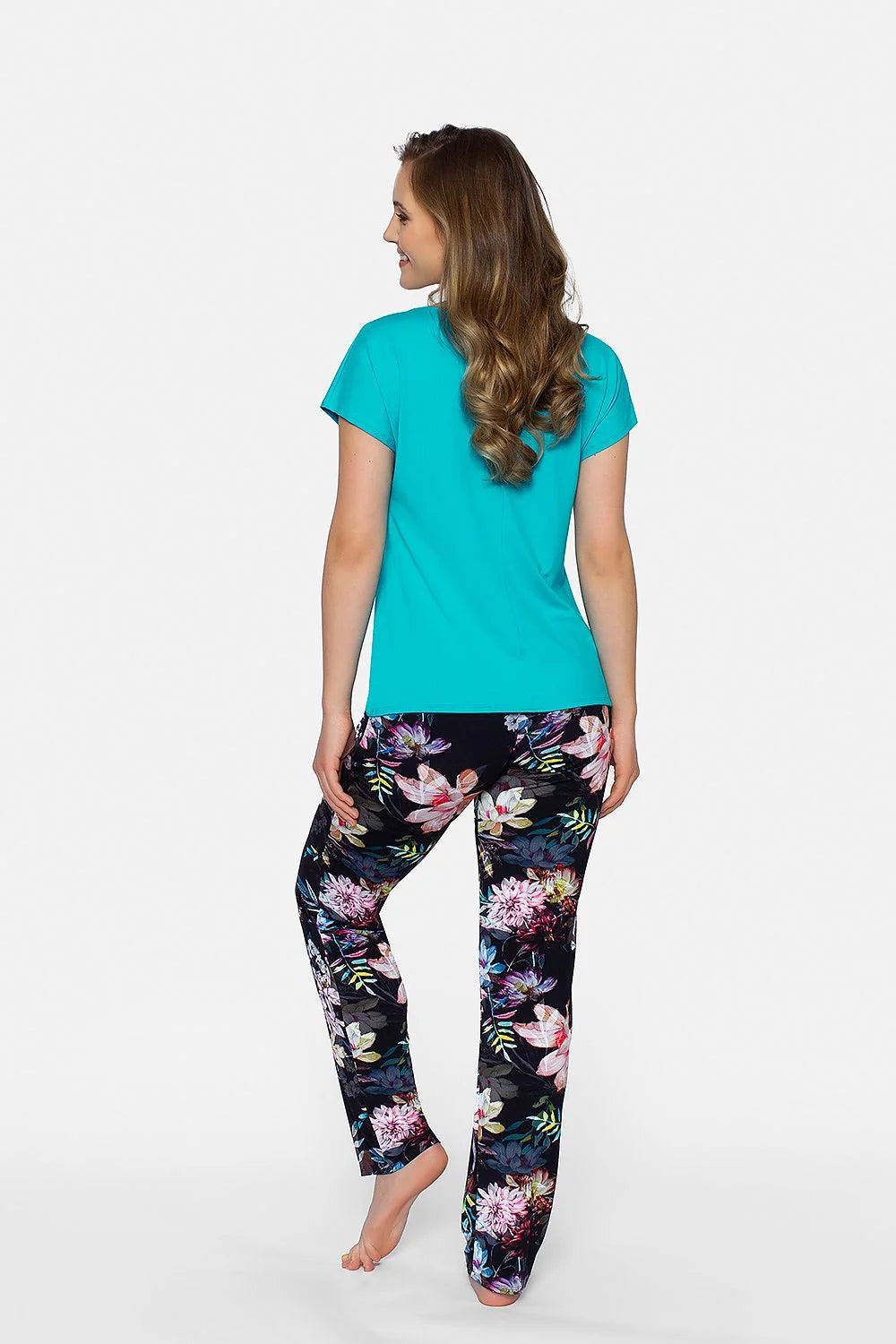 pyjama femme deux pièces viscose élasthanne turquoise tshirt manches courtes col rond maille douce pantalon noir imprimé floral multicolore fluide