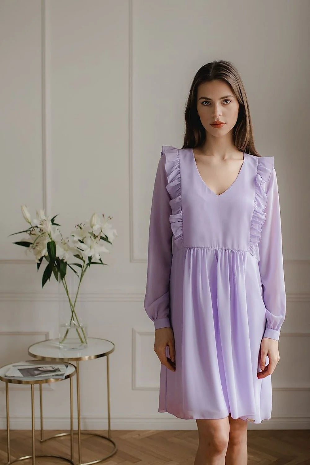 robe cocktail mousseline blanche manches longues volants coupe midi ajustable ceinture intégrée col V décolleté romantique fluide doublure opacité élégante