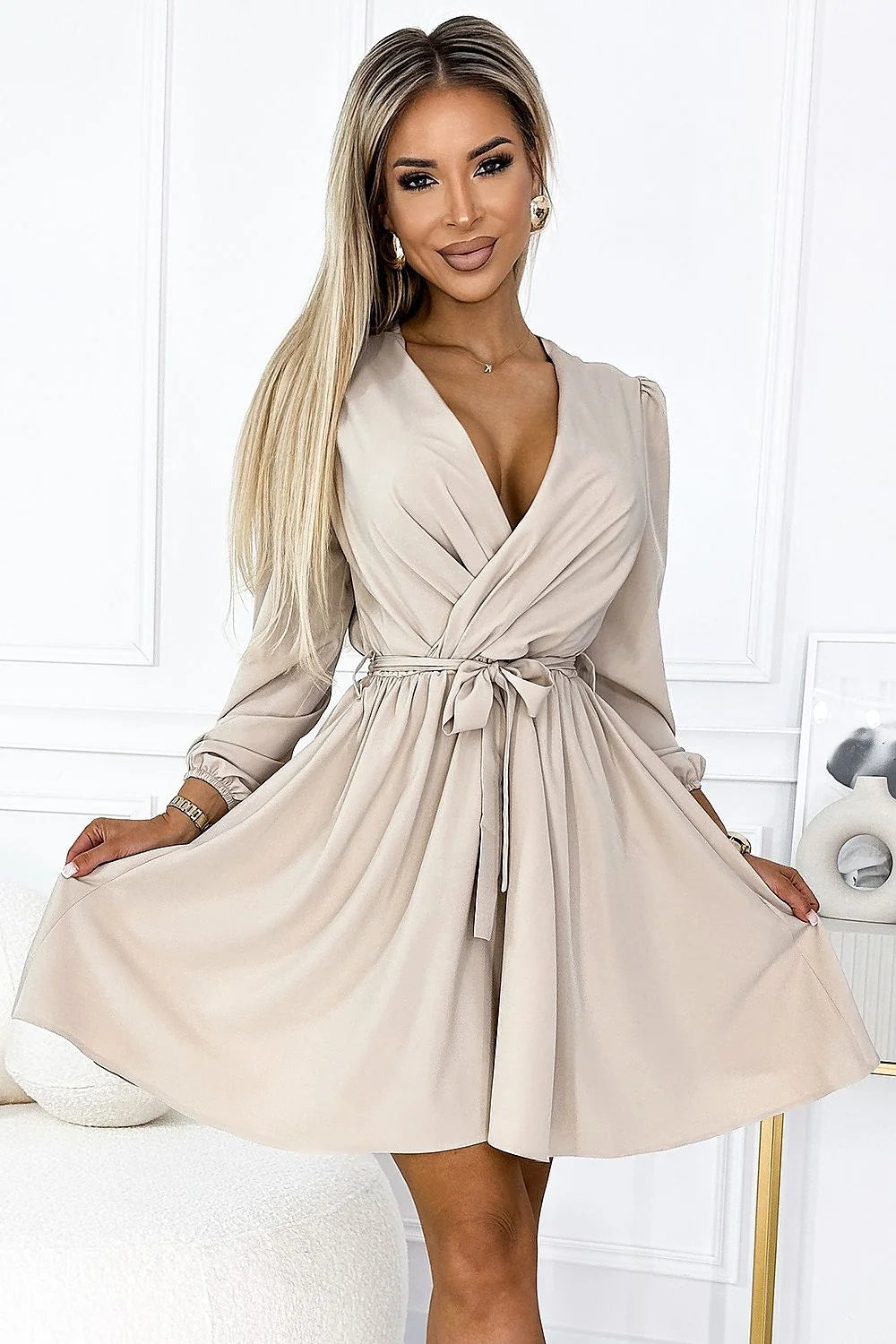 robe cocktail beige cachecoeur manches longues bouffantes poignets élastiques ceinture nouée taille cintrée jupe évasée plis tombé fluide élégante femme