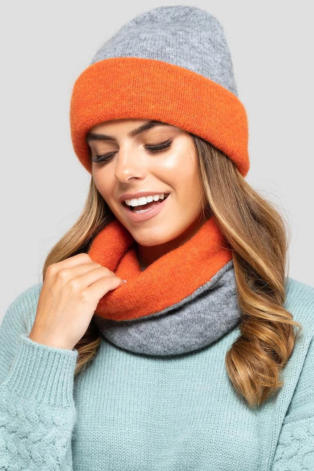 bonnet snood réversible bicolore orange gris maille tricotée douce chaude mérinos mohair polyamide premium ajusté revers large