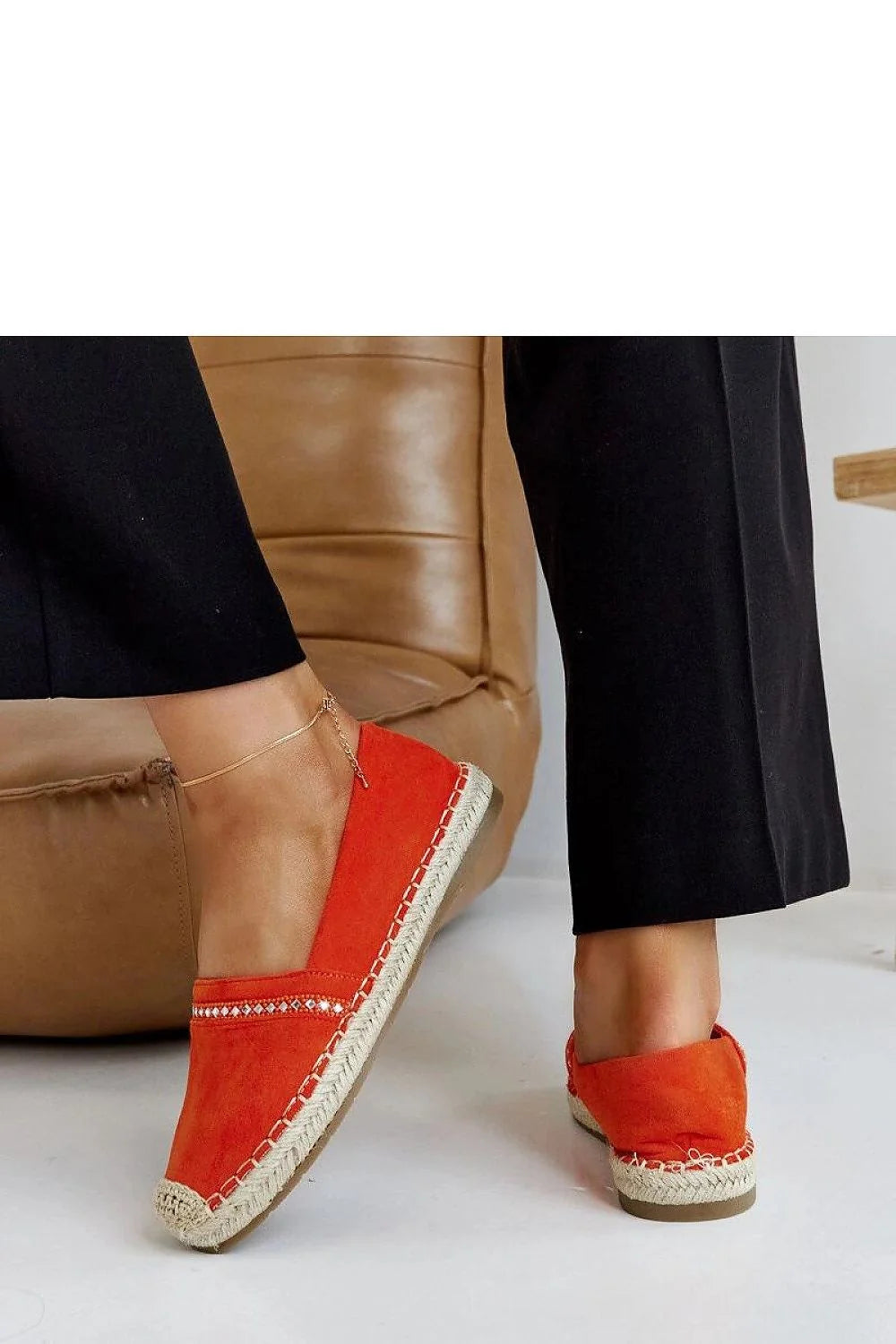 Espadrille Solea pour femme style estival espadrille plate tissu suède semelle corde tressée caoutchouc rouge vif détails géométriques look tendance