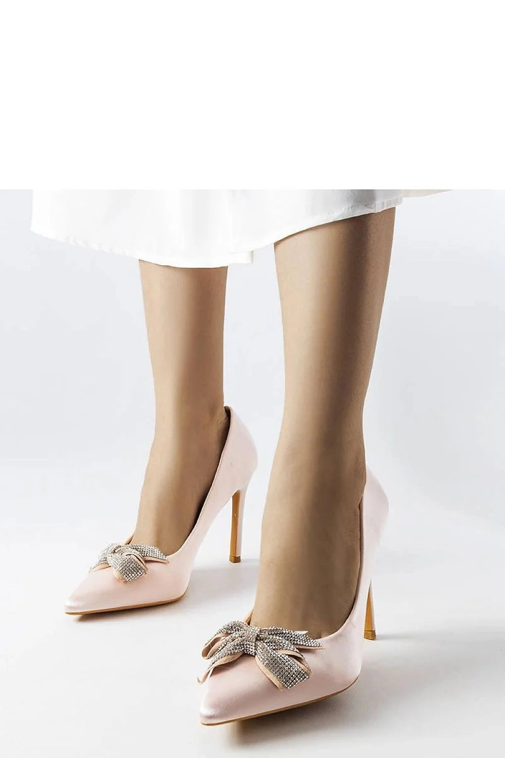 escarpins talons aiguilles satin rose poudré bout pointu silhouette élancée nœud strass talon fin finition lisse