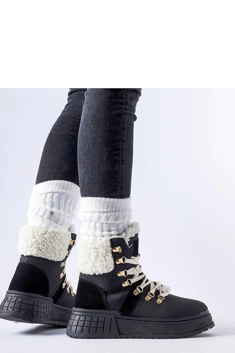 Bottes urbaines hiver femmes style moderne cuir synthétique noir fourrure blanche lacets blancs dorés haute cheville