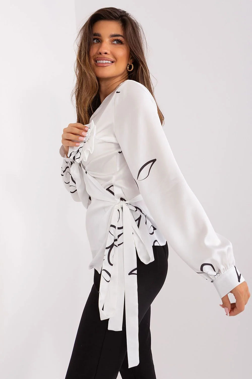 Chemisier féminin cache-cœur en V manches longues motifs calligraphiques blanc noir coton nylon taille ajustable