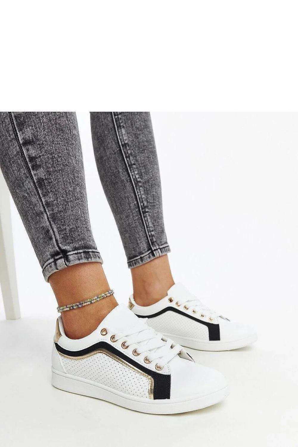Baskets mode femme blanches noires dorées plateforme coupe basse cuir synthétique respirant confort durable