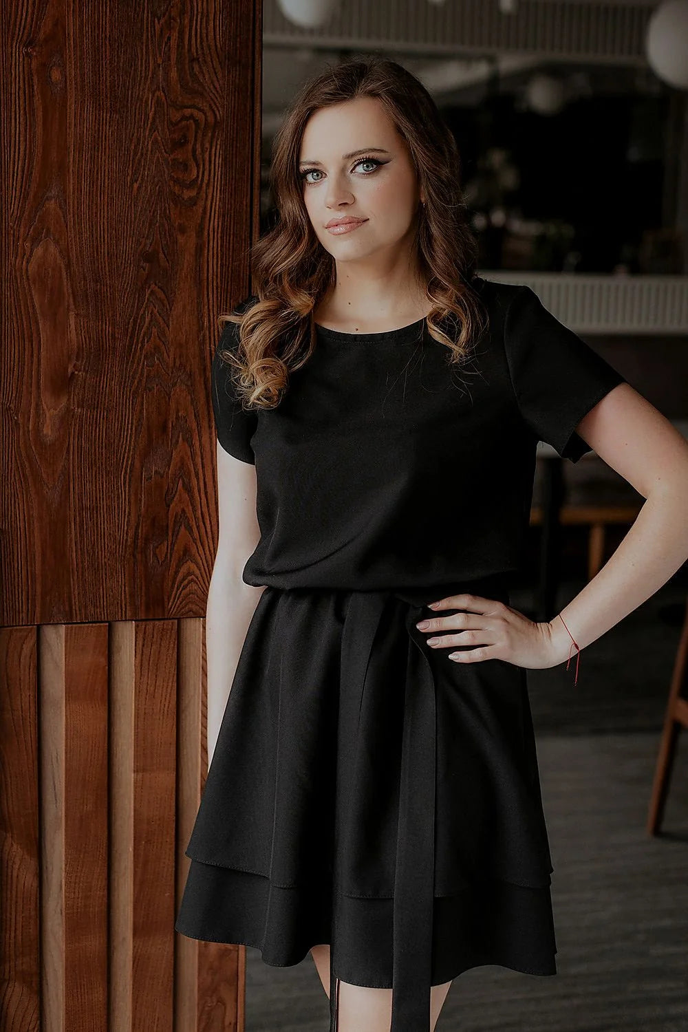 Robe de jour élégante moderne couleur bleu sarcelle manches courtes ceinture incluse taille élastique femme
