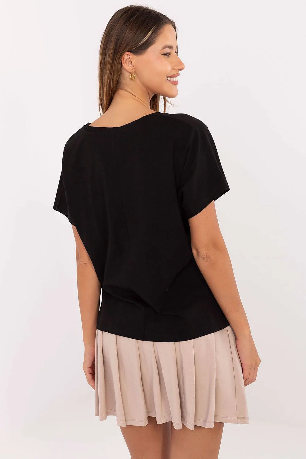 ensemble décontracté femme tshirt oversize noir jersey encolureV imprimé blanc manches courtes jupe plissée courte beige taille haute