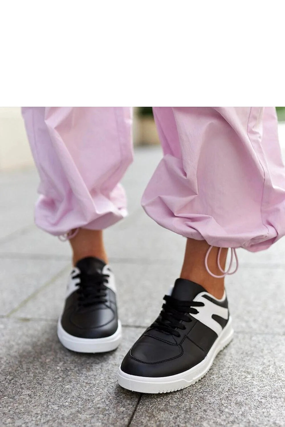 baskets solea femmes basses noir blanc contraste empiècement ondulé cuir synthétique semelle épaisse antidérapante lacets confort urbain casual moderne sportif