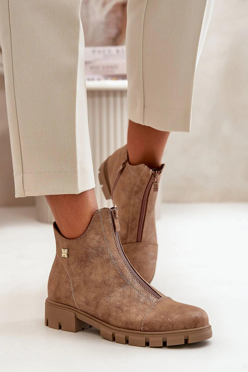 Bottes à plateforme pour femmes, cuir artificiel suédé, couleur brun marbré, style casual élégant, fermeture éclair, fourrure intérieure, semelle crantée, confortable, talon bas, hauteur de tige 11 cm, parfait pour quotidien, mode automne-hiver