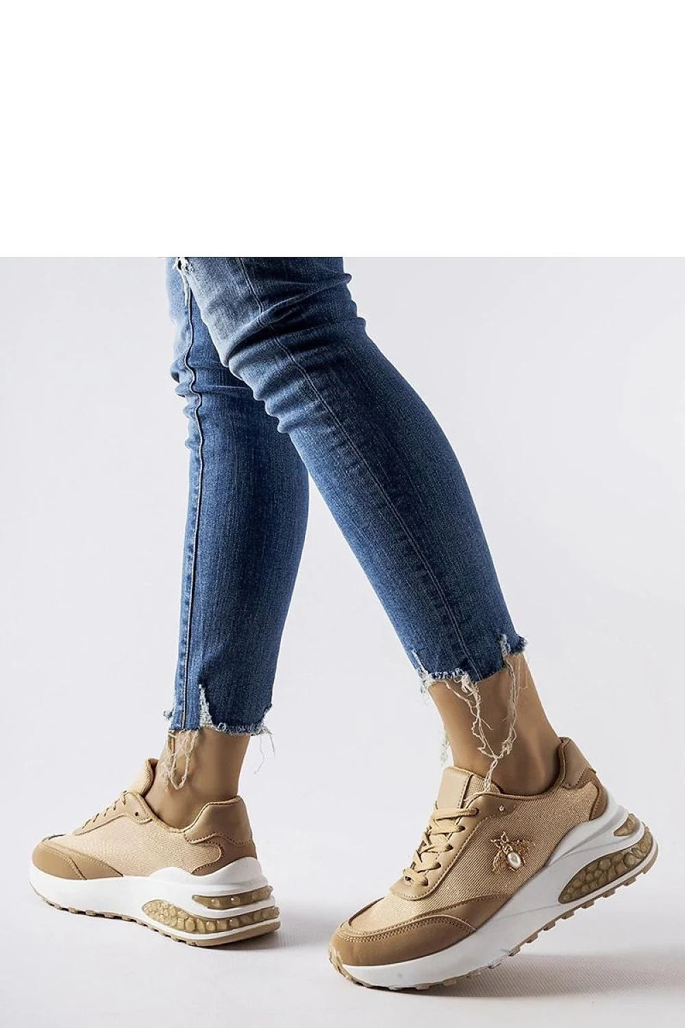 Baskets modernes élégantes femmes design sport-chic insecte bijou similicuir maille beige clair brun blanc amorti confortable