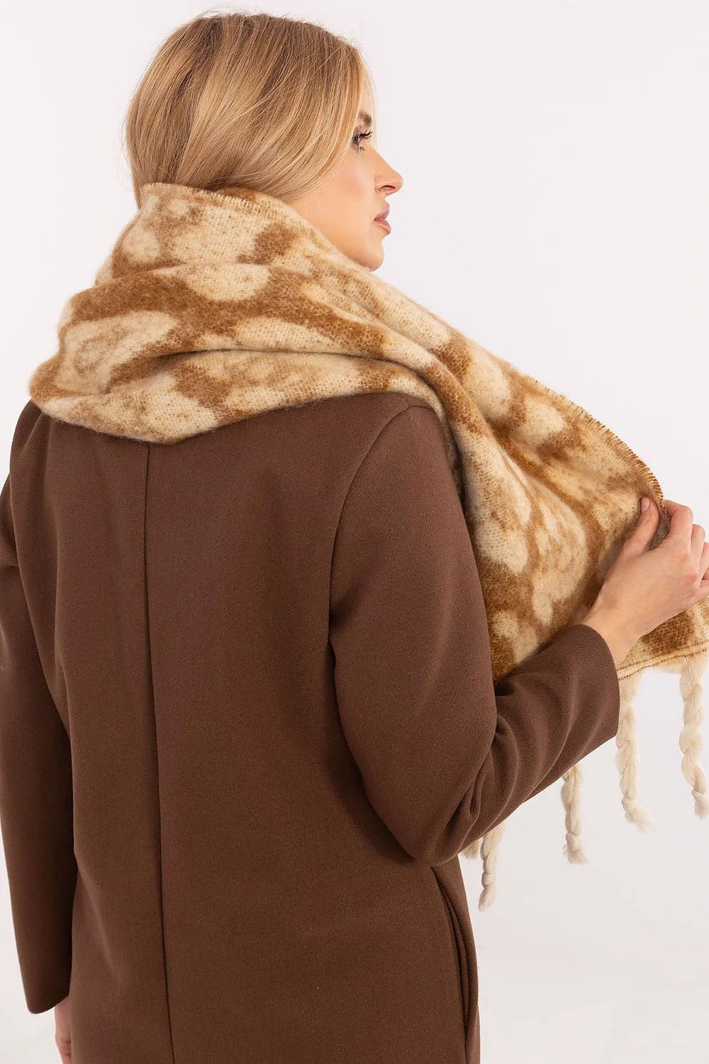 Écharpe à motif léopard imprimé, franges épaisses, style chic, hiver, polyester 100%, accessoire féminin, look élégant, polyvalent