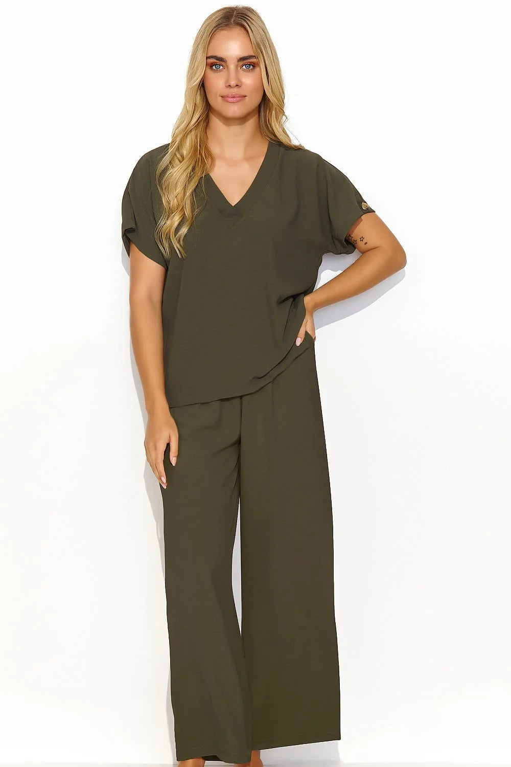 Ensemble deux pièces Makadamia femme tissu léger style urbain élégance confort encolure en V manches courtes taille haute pantalon palazzo coloris kaki