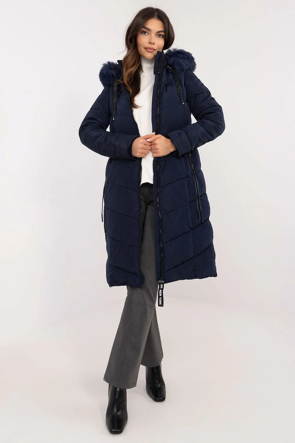 manteau hiver long femme polyester haute qualité doublure synthétique rembourrage isolant capuche fausse fourrure poches zippées coupe droite coutures diagonales
