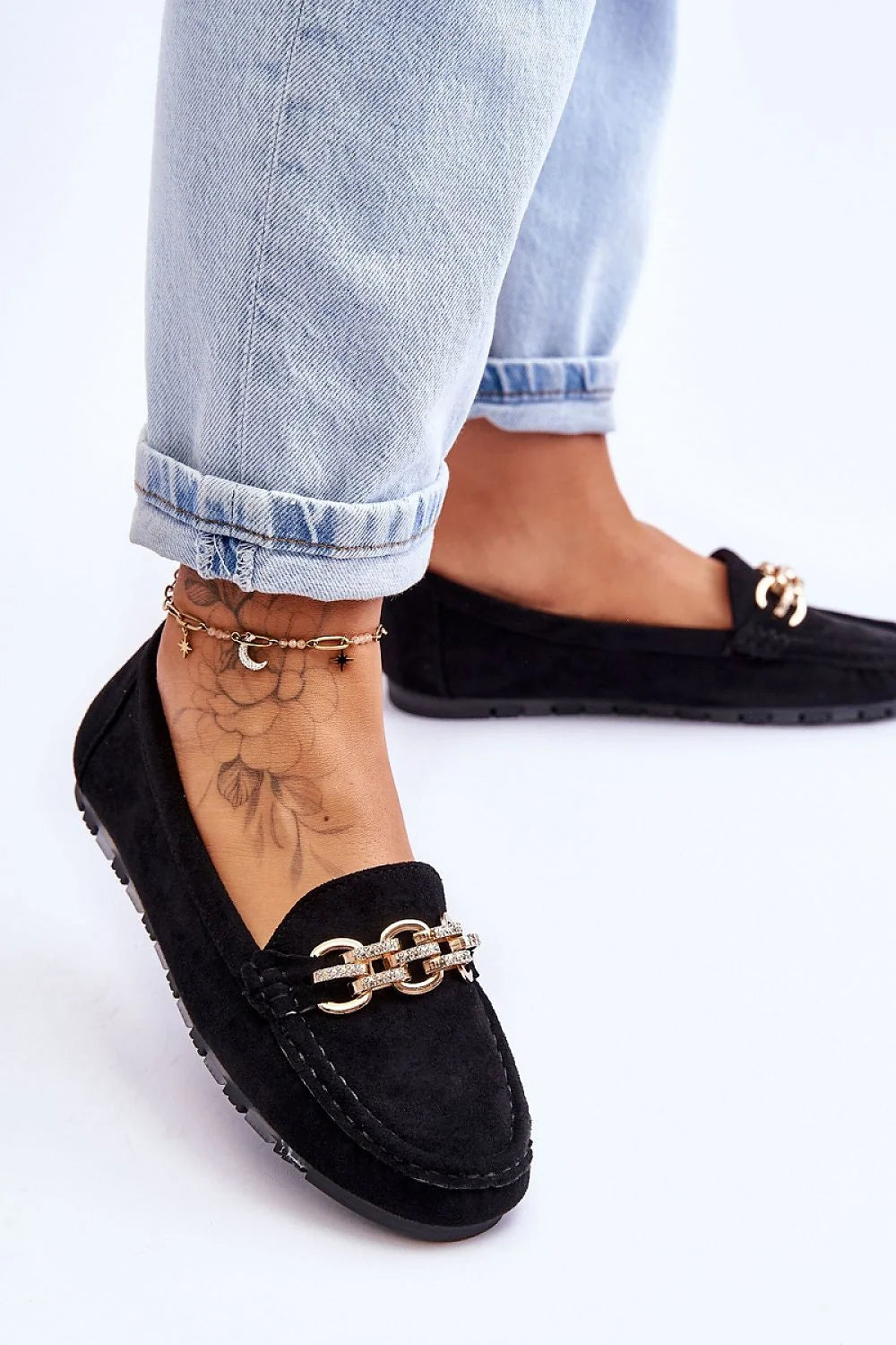 Mocassins pour femmes en daim noir élégants style classique avec détails dorés pour occasion quotidienne et professionnelle
