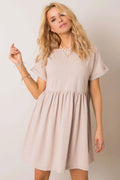Robe de jour féminine style minimaliste ample col rond manches courtes couleur beige taupe clair femme