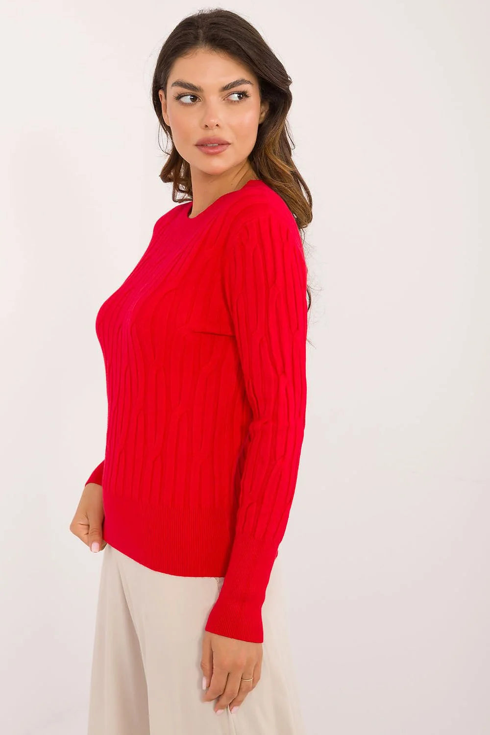 Chandail pour femmes design moderne couleur rouge vif coupe ajustée viscose nylon polyester texture variée manches longues col rond automne hiver