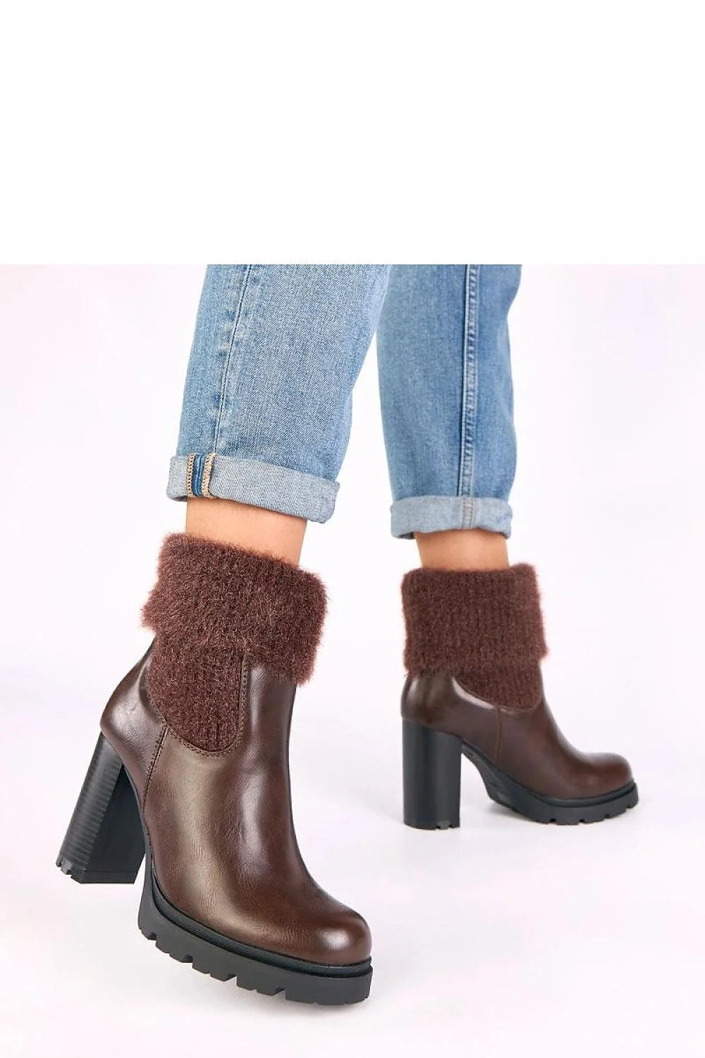 bottines talon bloc marron effet cuir lisse revers fourrure maille duveteuse brun bout rond plateforme semelle crantée noire antidérapante confortable