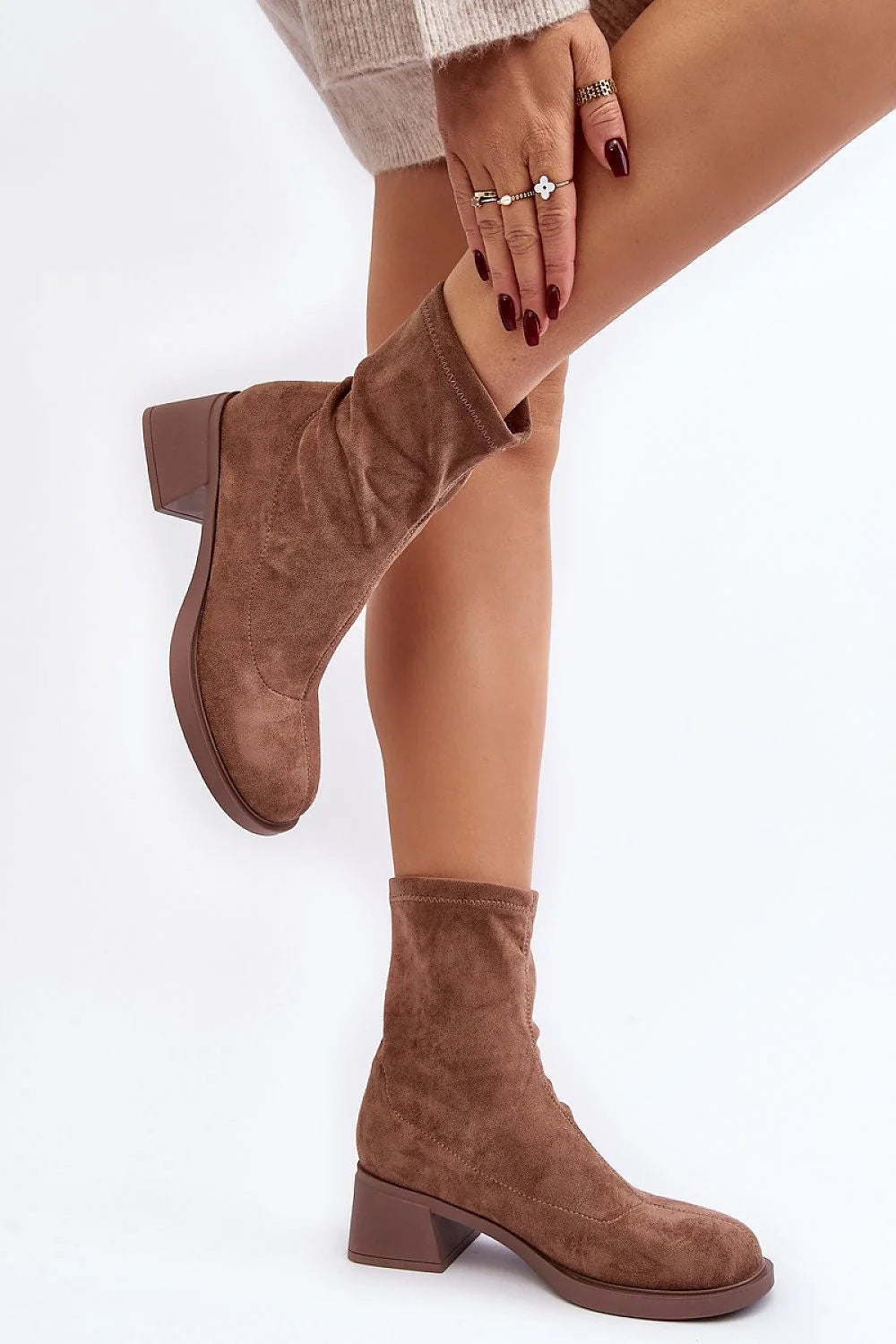 bottes suédine écolo camel talon bloc carré tige mi mollet bout arrondi facile semelle gomme adhérente confortable féminine