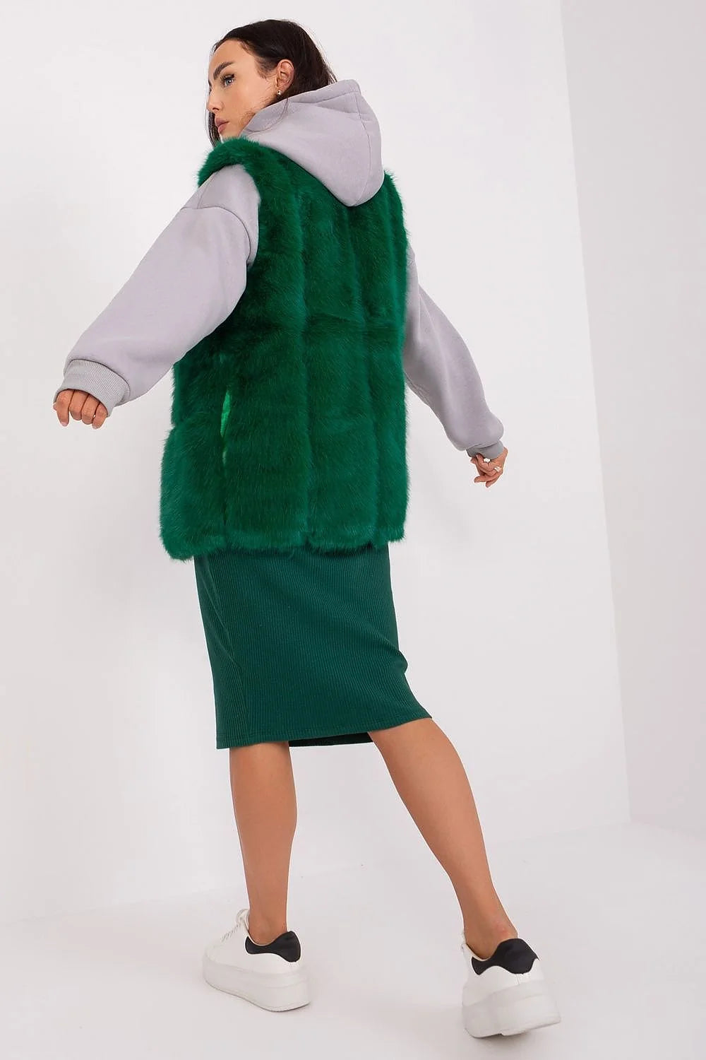 Gilet sans manches en fausse fourrure vert émeraude pour femme, style ouvert, longueur ajustée, confortable et élégant