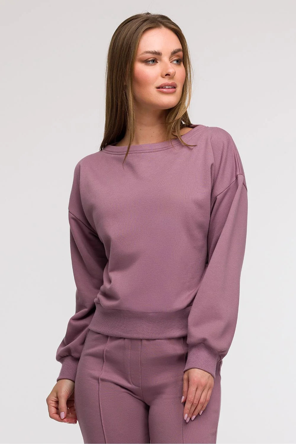 Ensemble sweat-shirt et pantalon femme couleur mauve matière douce coupe décontractée style moderne occasions quotidiennes