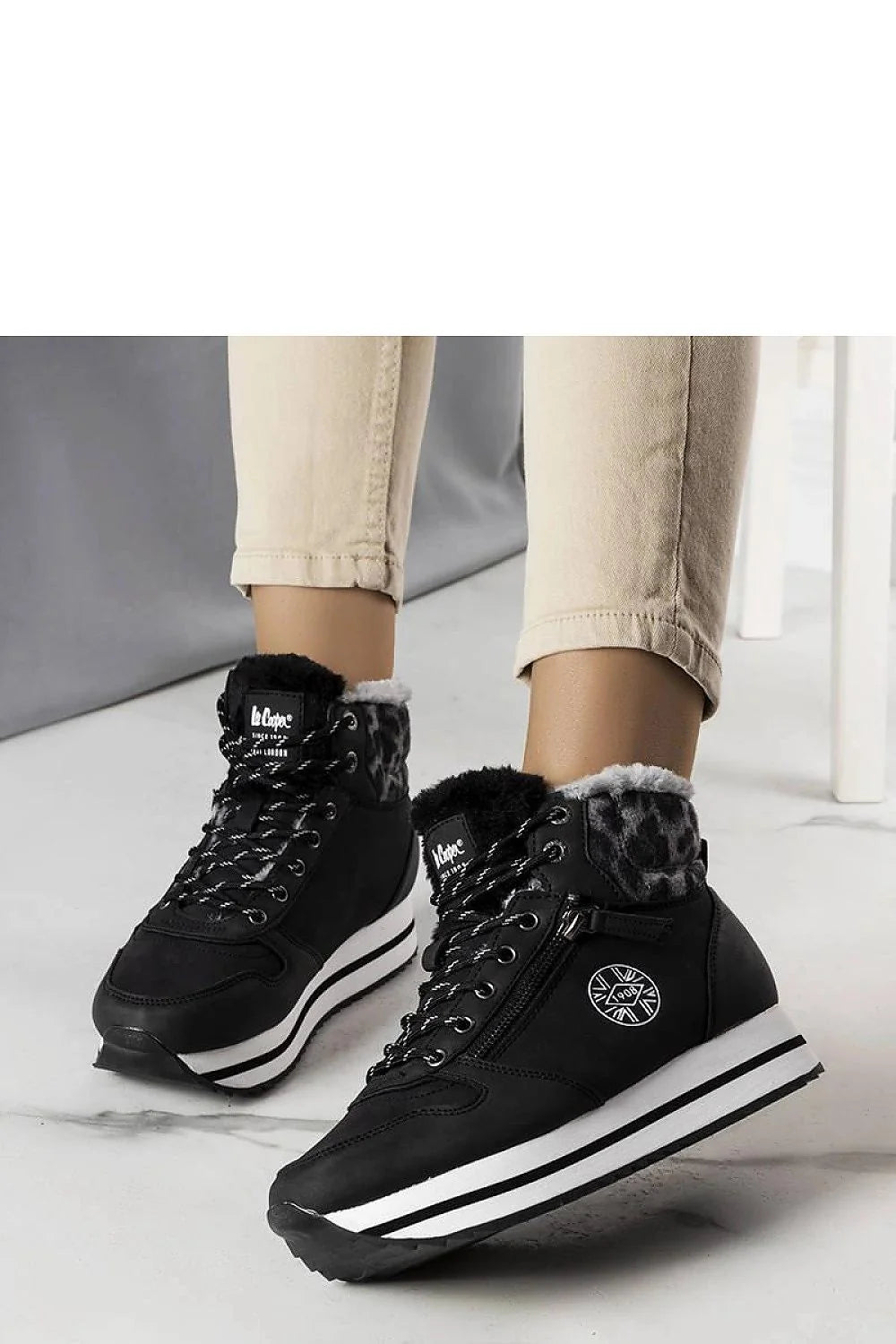 Bottes montantes sportives pour femmes style urbain cuir synthétique fourrure noire semelle blanche fermeture lacets