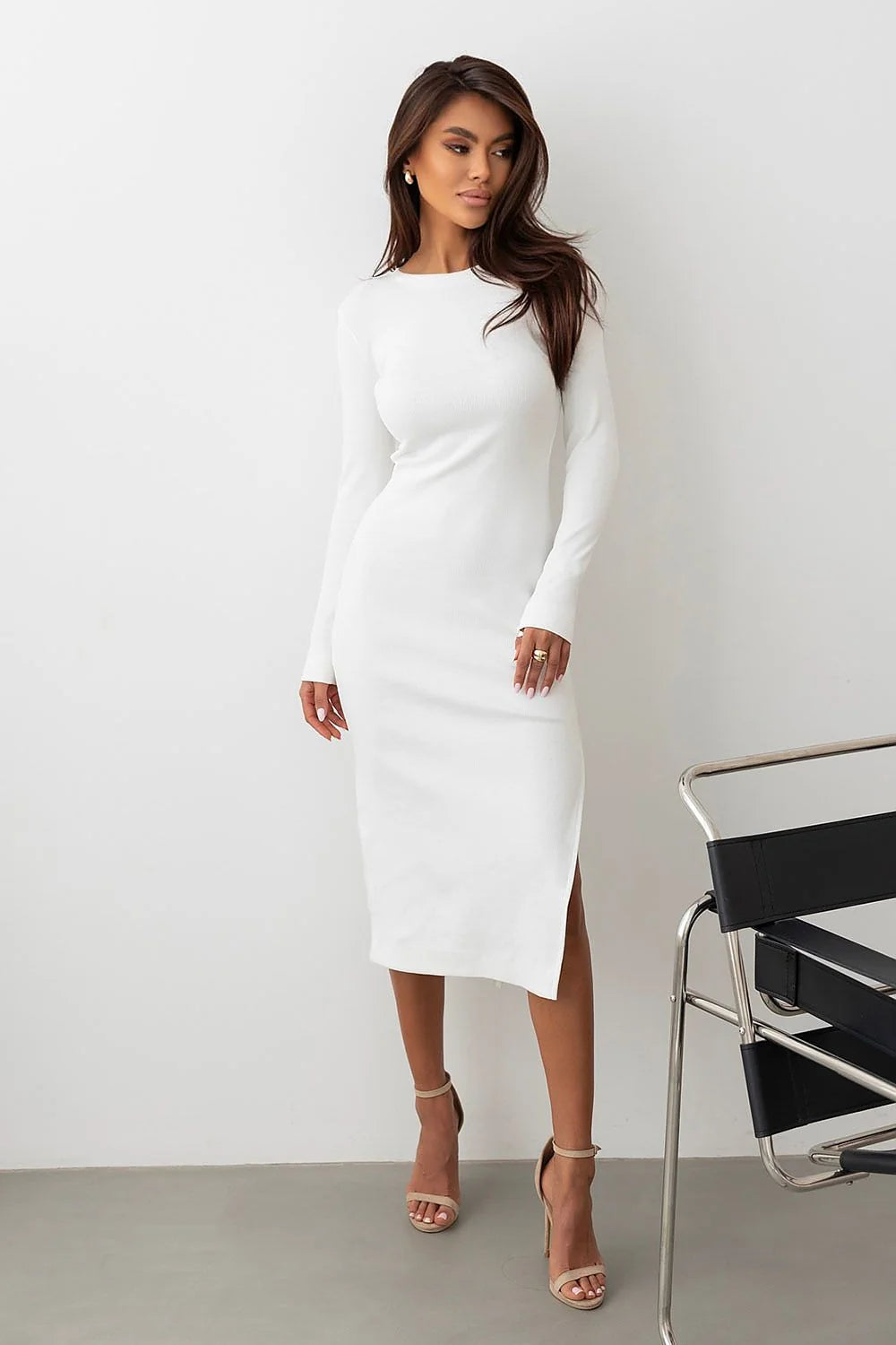 Robe de jour IVON blanche en maille longues manches silhouette ajustée fente latérale occasion spéciale femme
