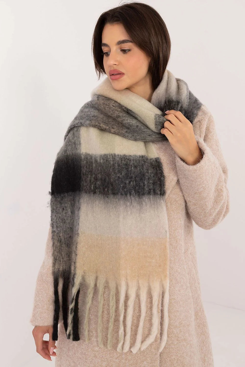 Écharpe douce pour femmes en laine longue à franges coloris neutres hiver automne élégante et chaude