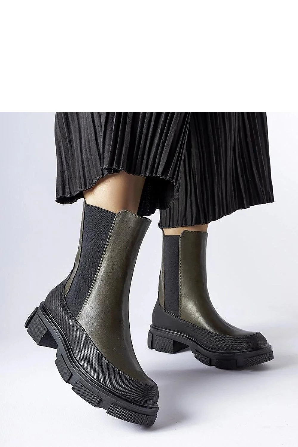 bottes chelsea feminines mi mollet kaki noir cuir simili elastiques lateraux confortables semelle crantee plateforme antiderapante robuste urbaine minimaliste ajustee
