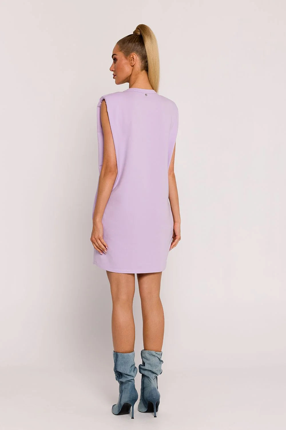 Robe de jour Moe tricotée oversize style polonais couleur lilas pâle sans manches épaules structurées robe femme été