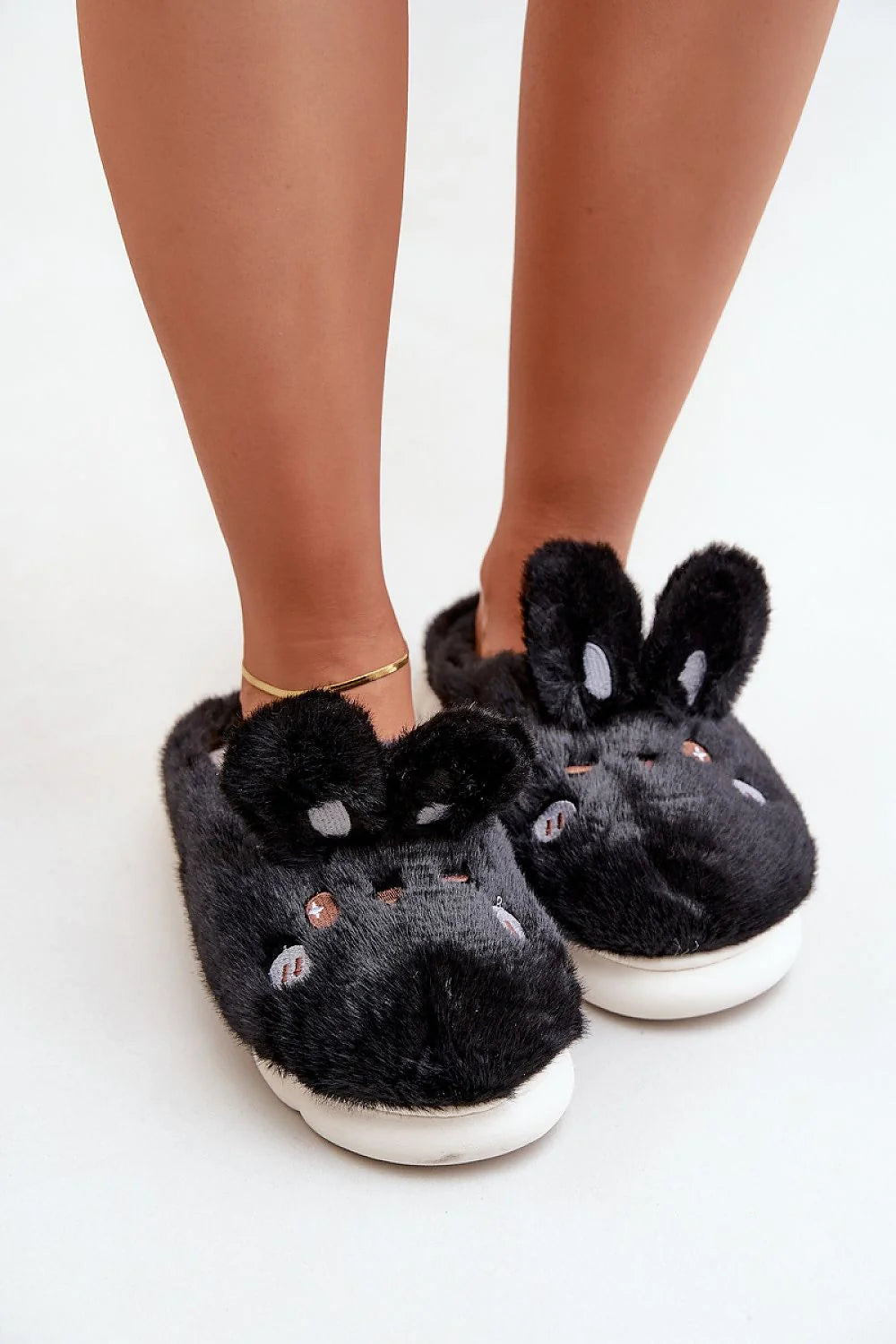 Pantoufles en fourrure synthétique pour femmes, design lapin, couleur noire, semelle blanche, confort, style casual, idéal pour la maison