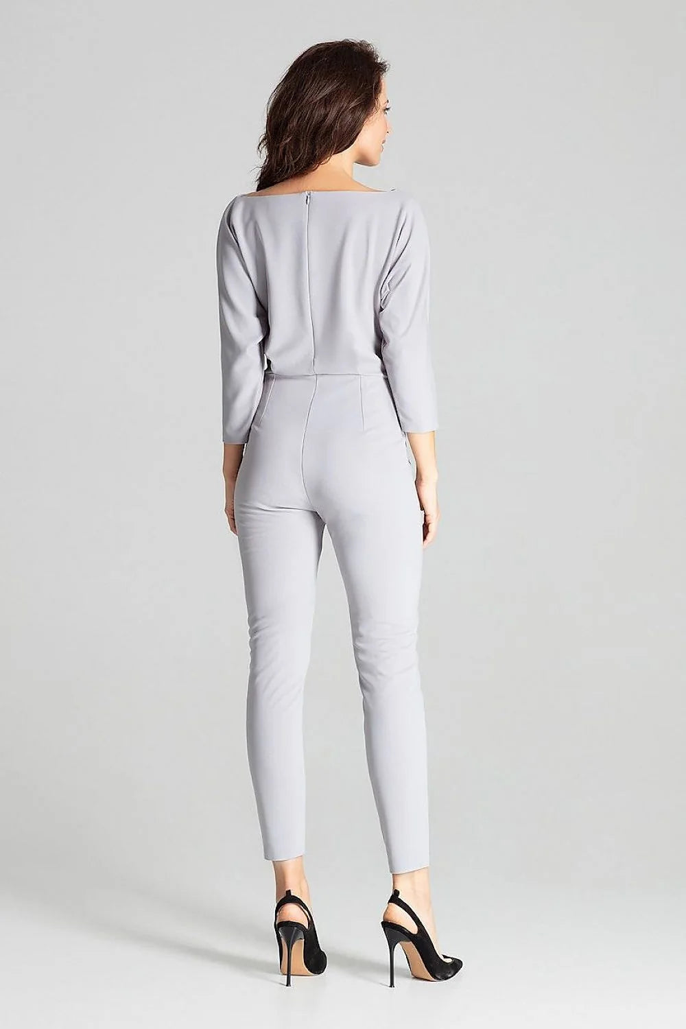 combinaison femme élégante grise polyester élasthanne manches troisquarts col bateau cintrée taille haute jambes cigarette cheville extensible structuré