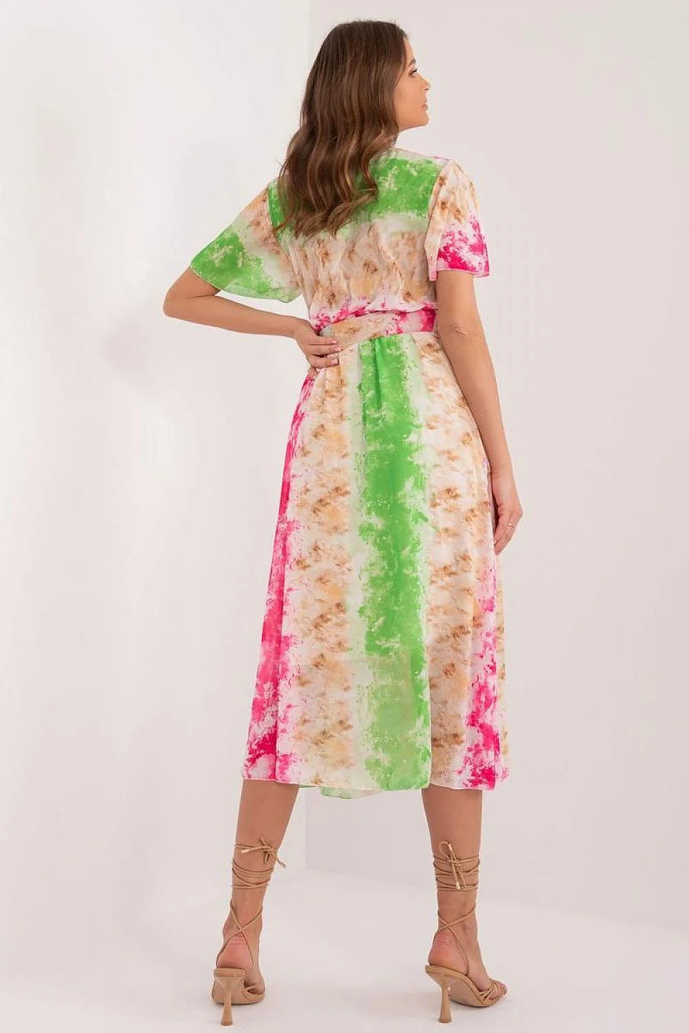 Robe d'été femme motif tie-dye couleurs vives longueur midi décolleté en V manches courtes ceinture ajustable tissu léger confort style décontracté polyvalent look estival mode